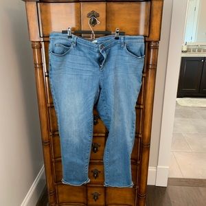 Eileen fisher jean capris. Medium rise. Stretch. Excellent shape